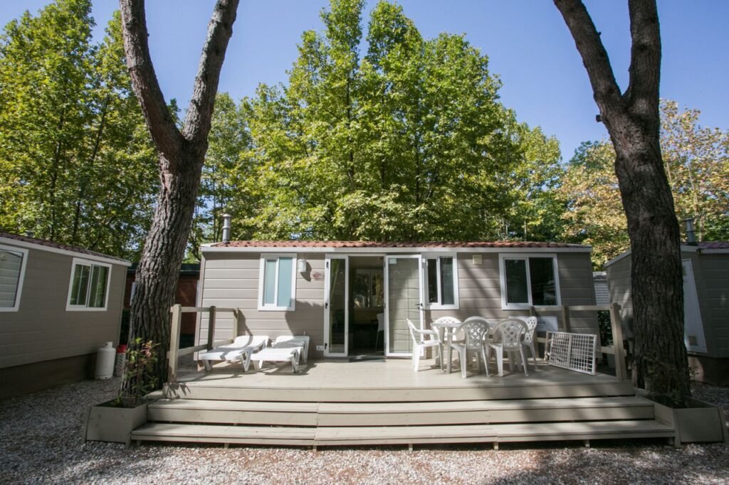Casa mobile con veranda nel verde