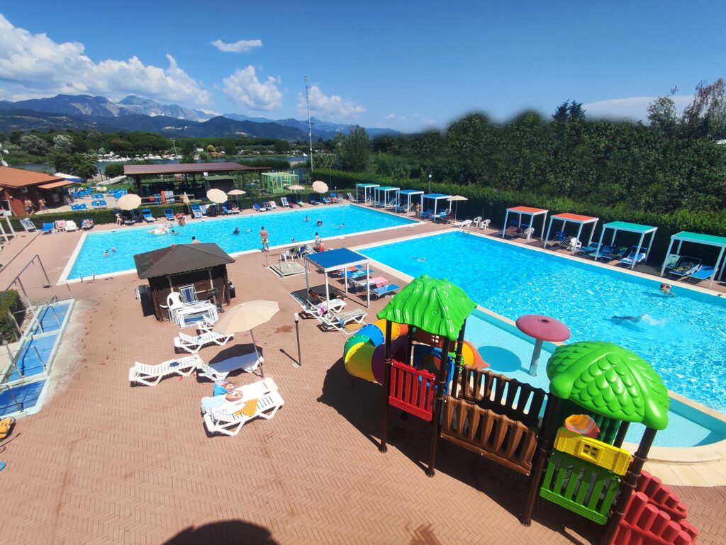 Piscine e area giochi del campeggio