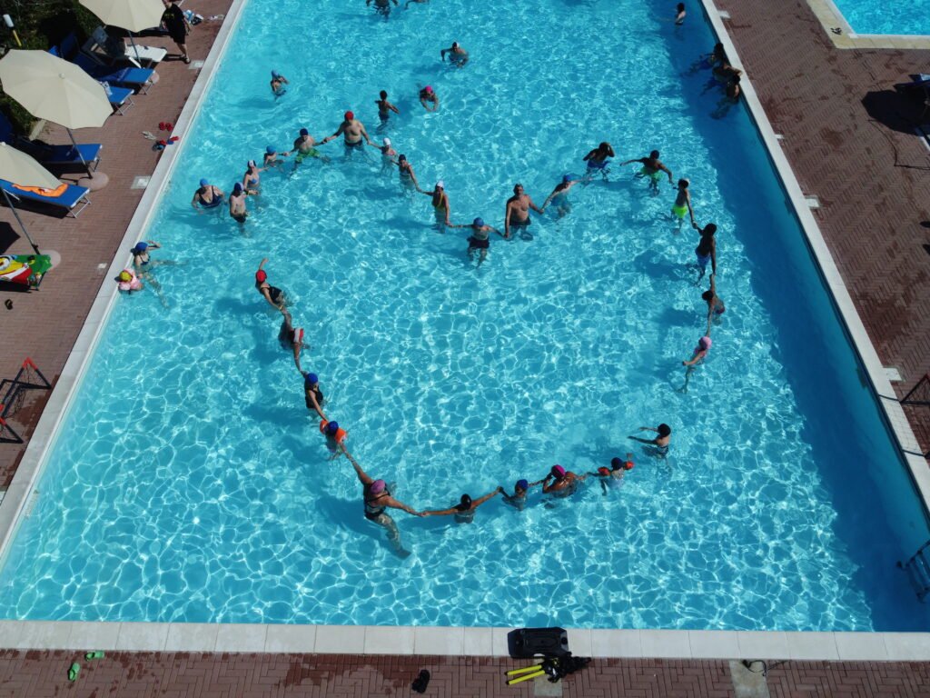 Attività nella piscina del campeggio